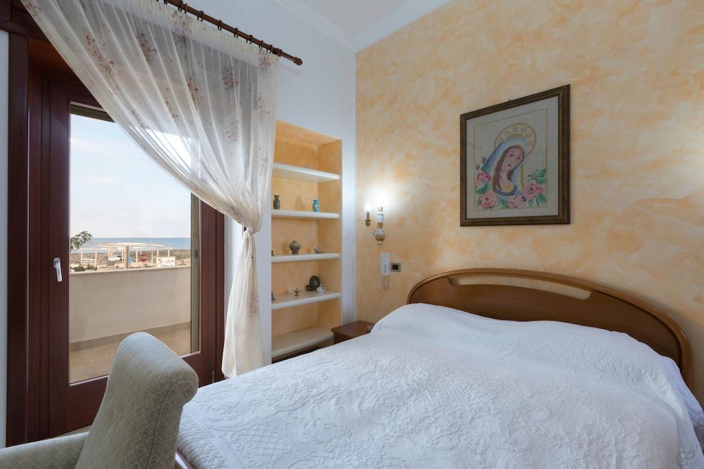 Villa Solare con piscina fronte mare