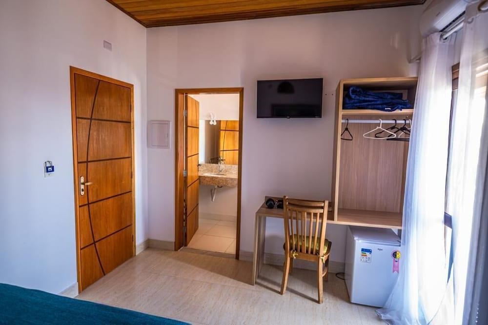 Mar Egeu Arte & Pouso