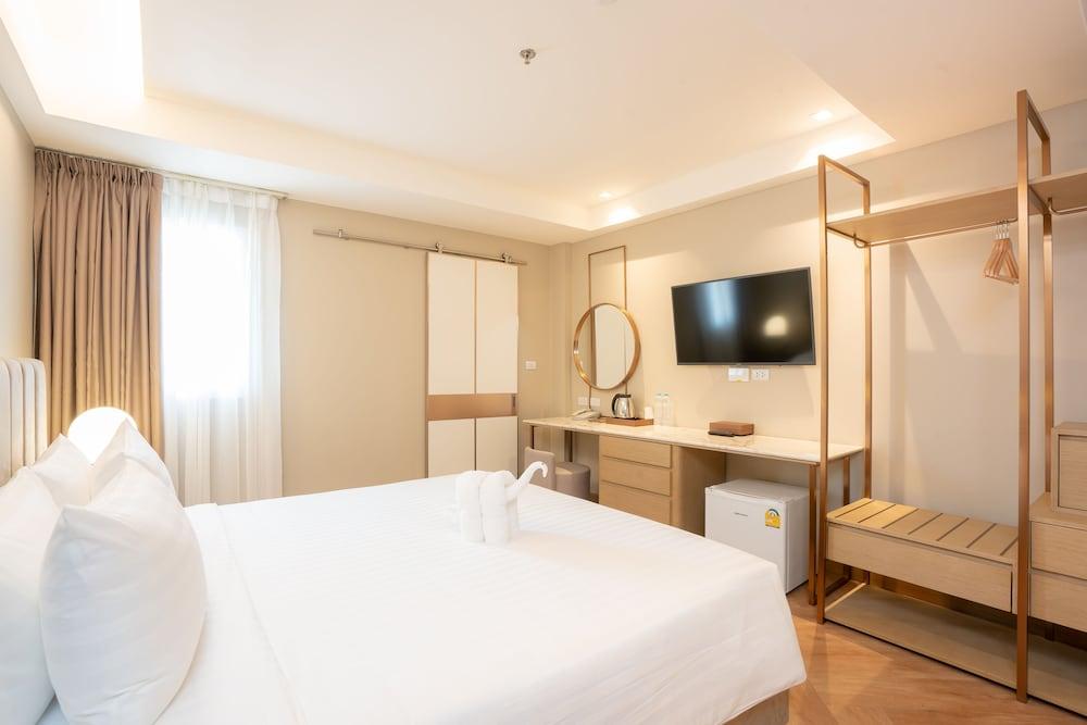 Away Bangkok Riverside Kene