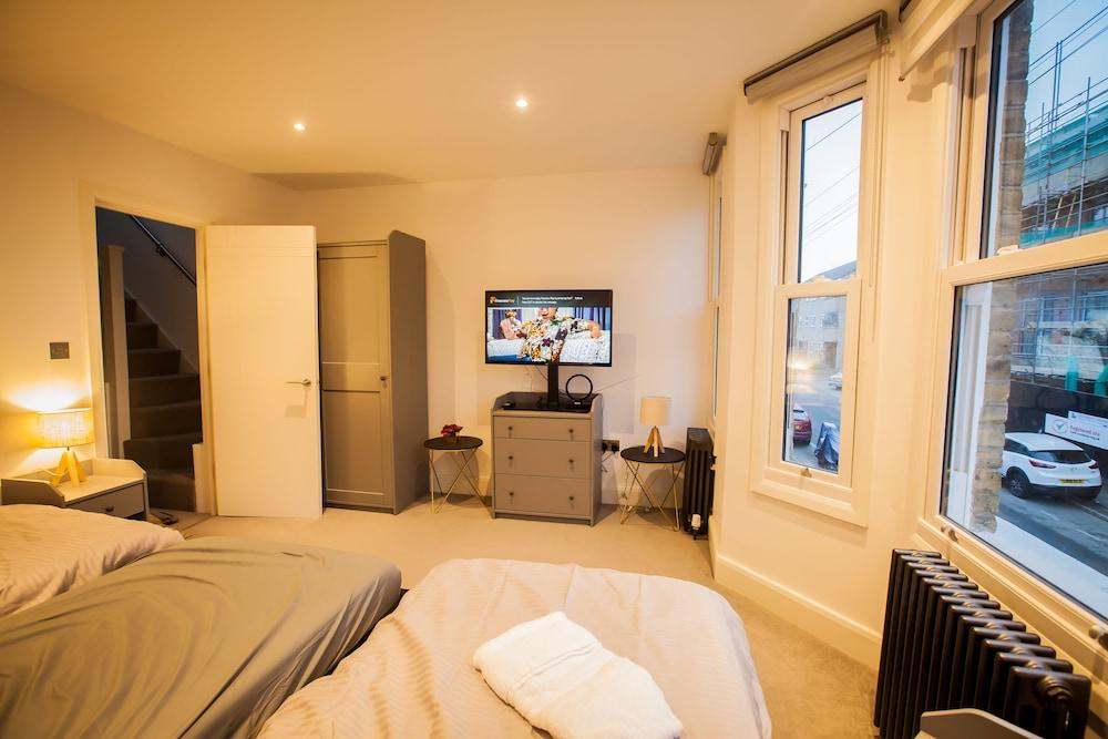 Surbiton Luxury Garden House 19