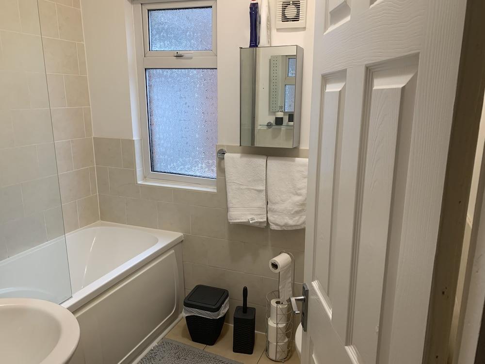 House - Sleeps7 - Garden - Parking - Station Close