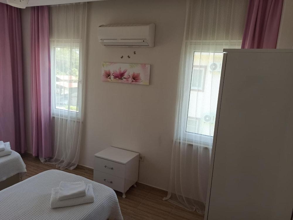 Remarkable 4-bed Villa Tasgin 2 Pools