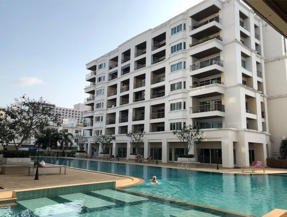 Platinum Suites Floor 6 Room 63