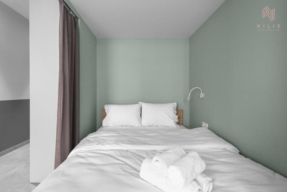 Big Apple, Nilie Hospitality MGMT