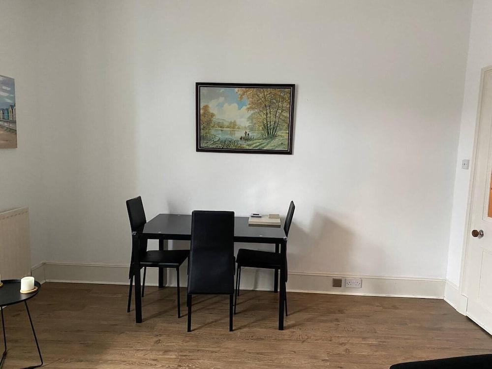 Apartment - Sleeps2 - City Centre - Parking - Yard