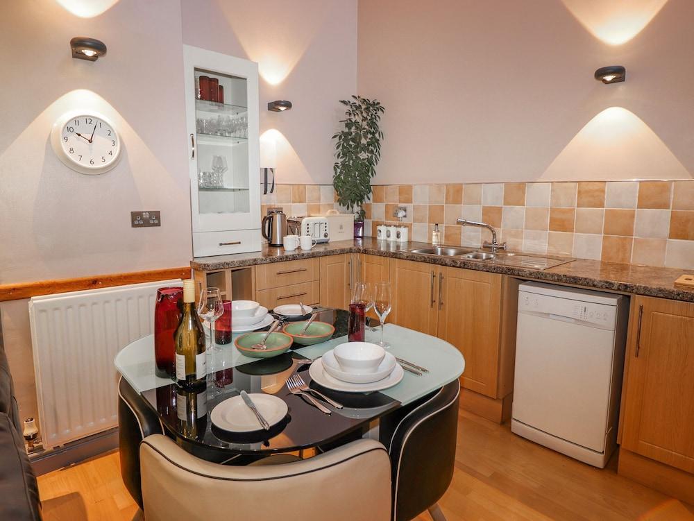 2 The Old Coach House