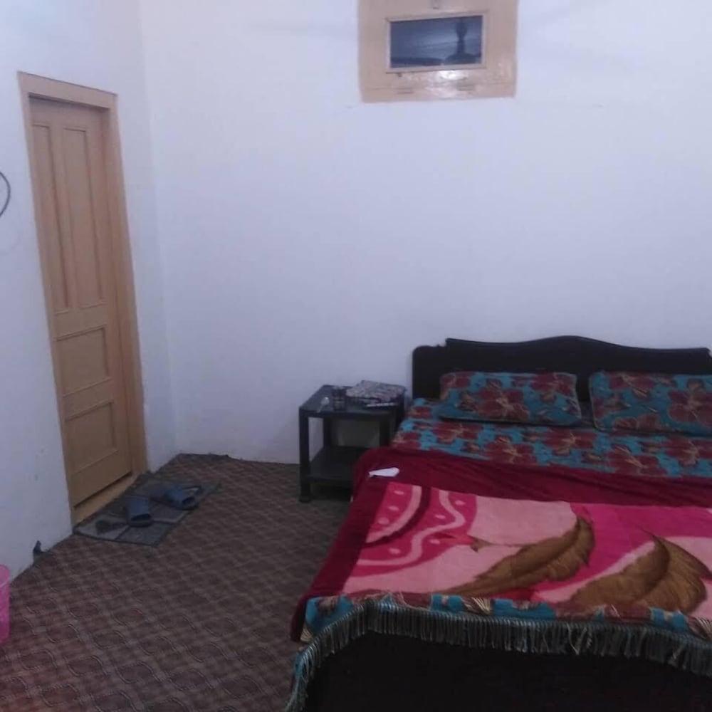 Zahoor Hotel And Restaurant