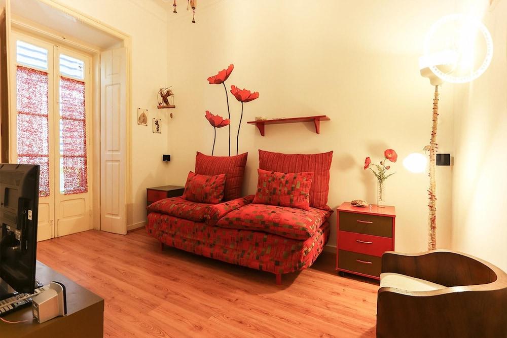 RED Almirante by Homing