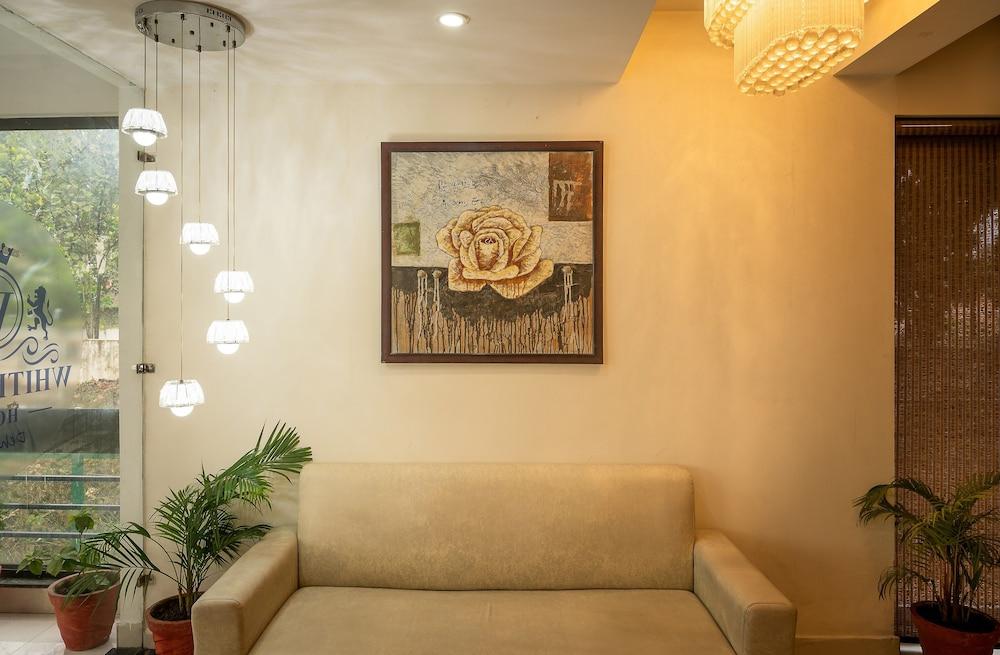 White Rock By The Solitaire Hospitality