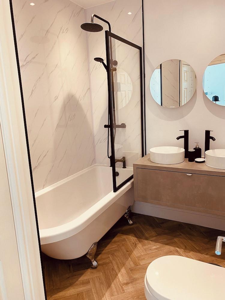 Saint James By The Quay