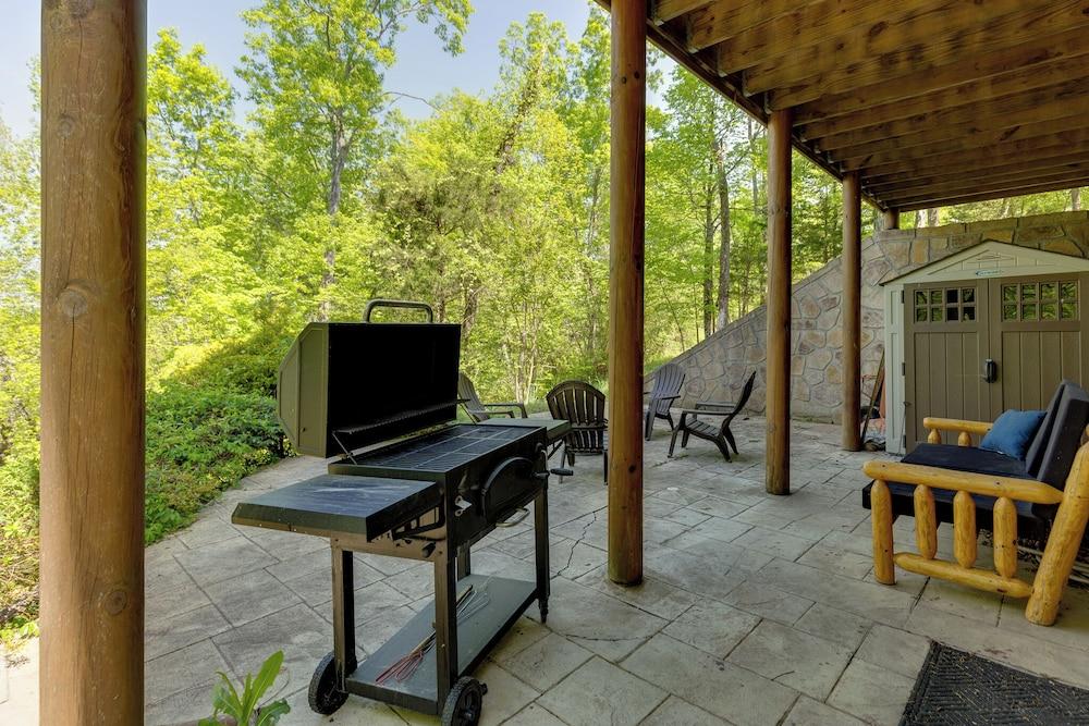 Moonside Retreat by Jackson Mountain Rentals