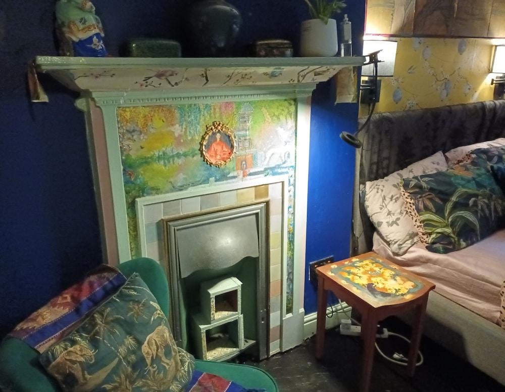 Eclectic Artists Cottage in Bohemian Hebden Bridge
