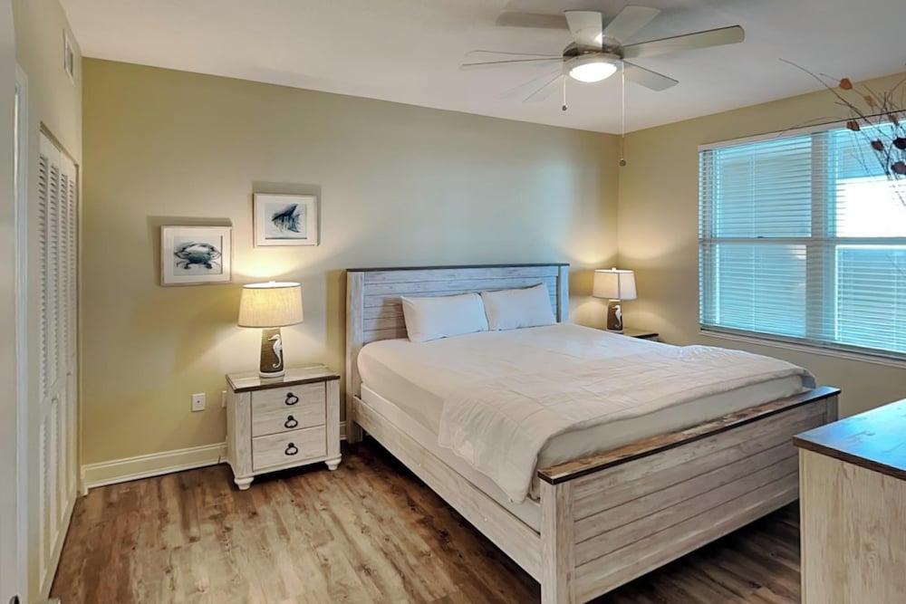 Aqua #404 by Resort Collection