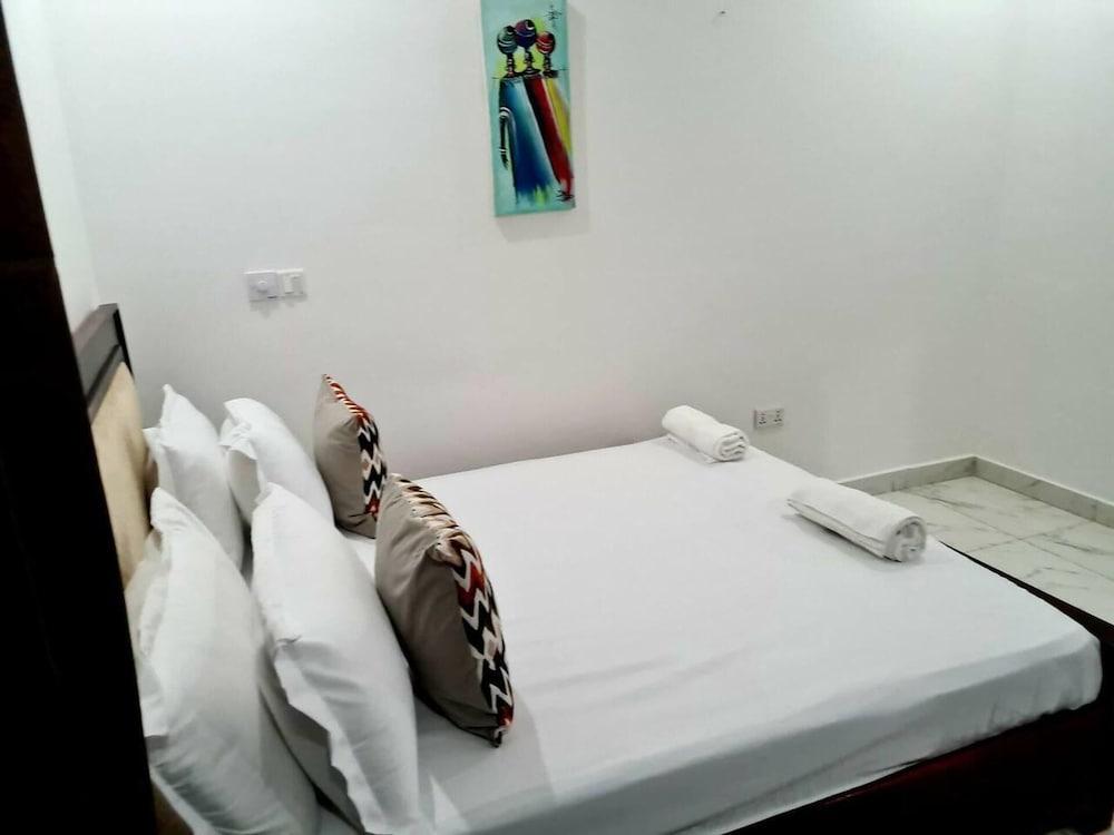 Gorgeous, Quiet & Comfy-close to Highway-parking