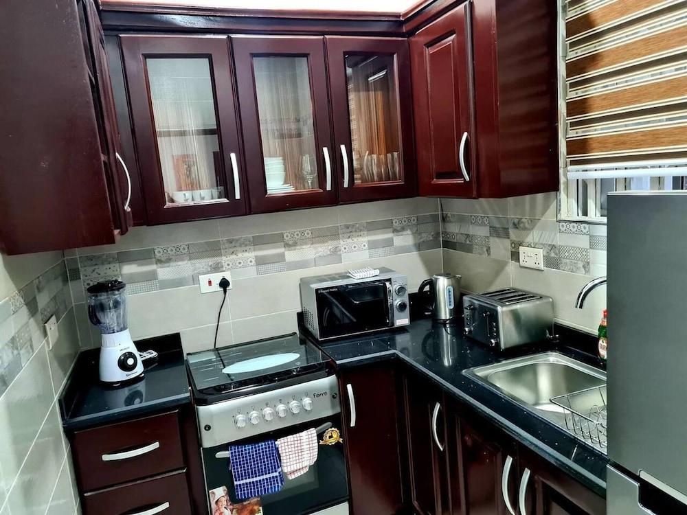 Gorgeous, Quiet & Comfy-close to Highway-parking