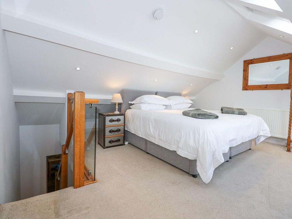 Min Y Mor - Morfa Nefyn