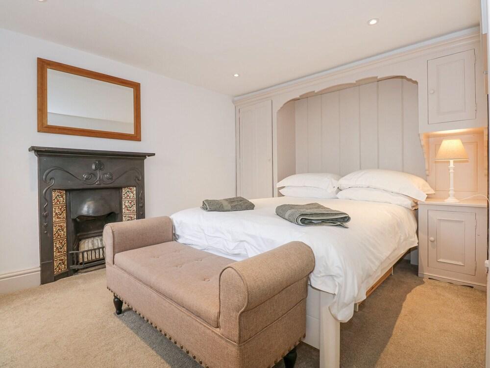 Min Y Mor - Morfa Nefyn