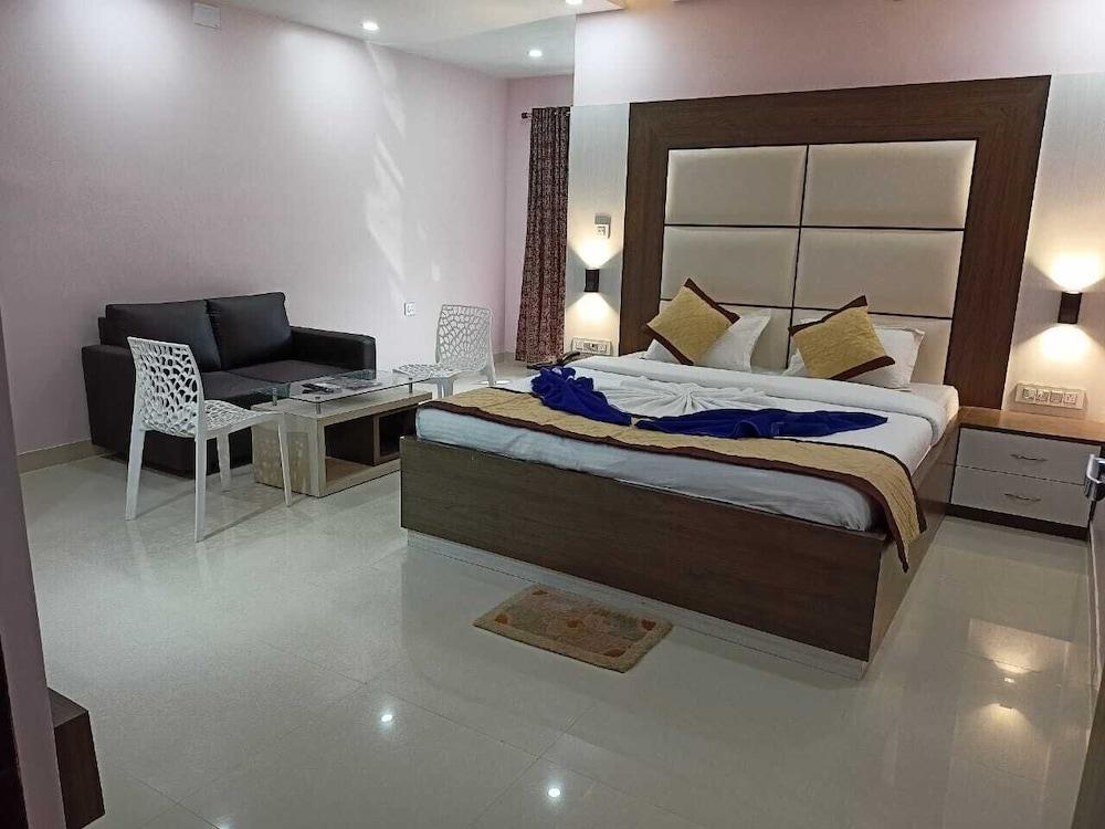 Hotel Dayal International