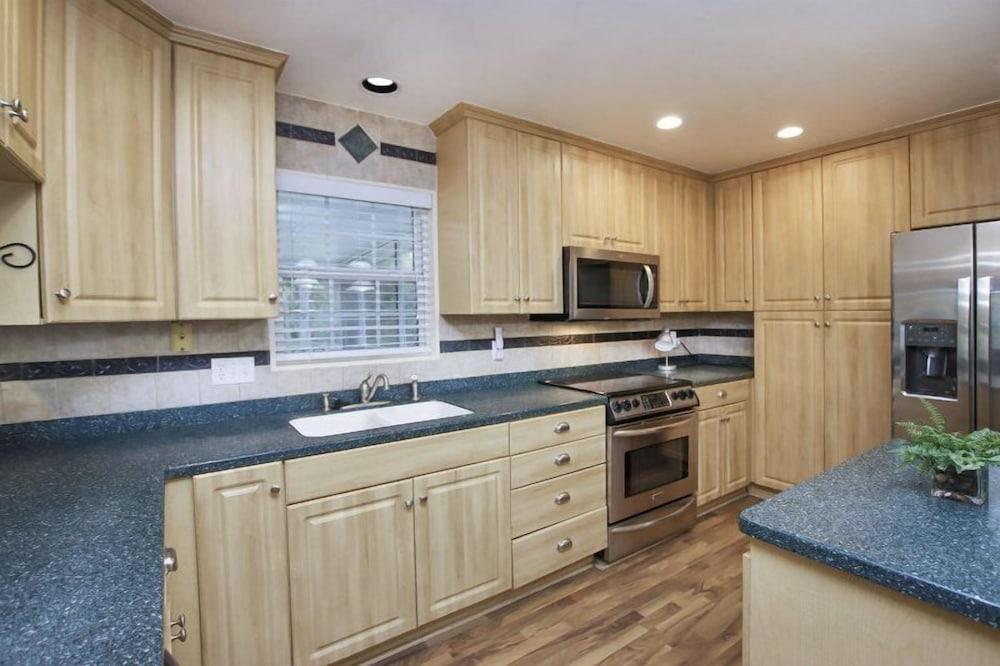 Pine Island Linas Tropical Retreat