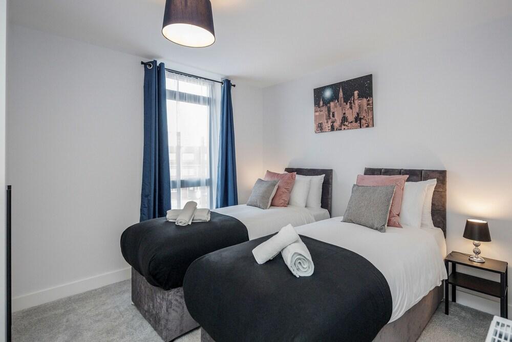 Watford Cassio Deluxe - Modernview Serviced Accommodation