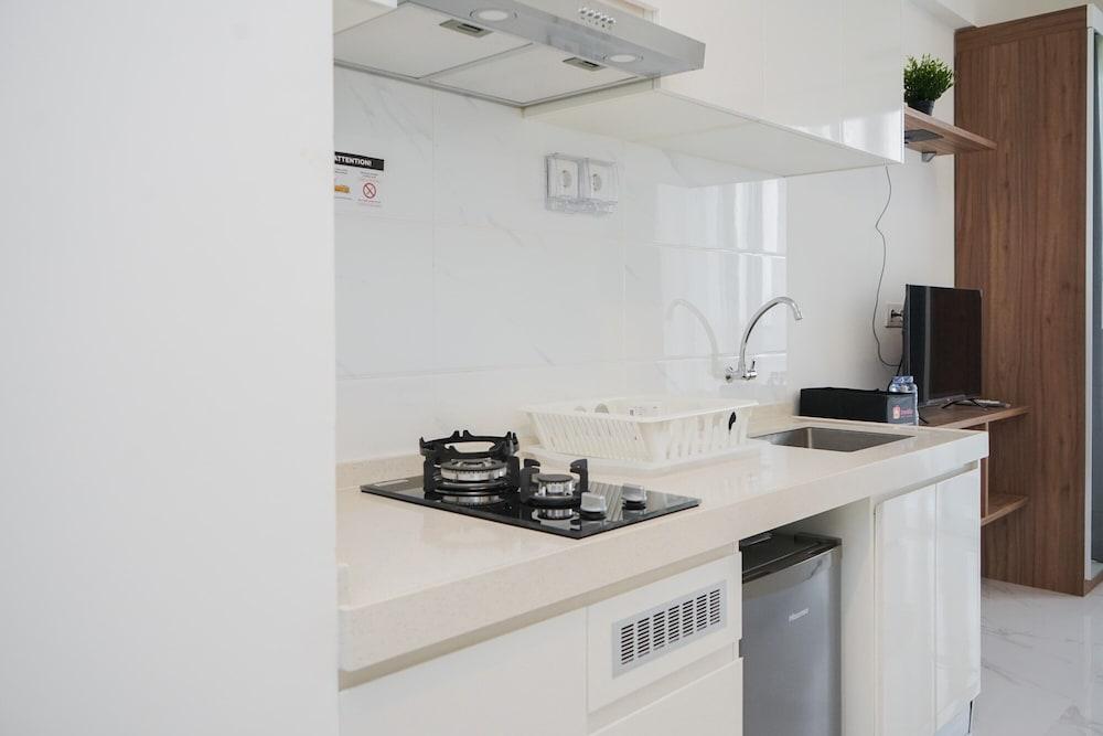 Nice And Elegant Studio Apartment At Sky House Bsd
