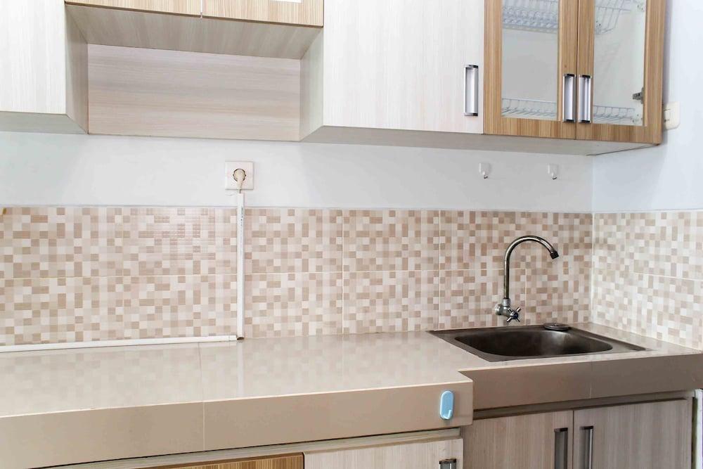 Cozy And Tidy Studio At The Enviro Apartment