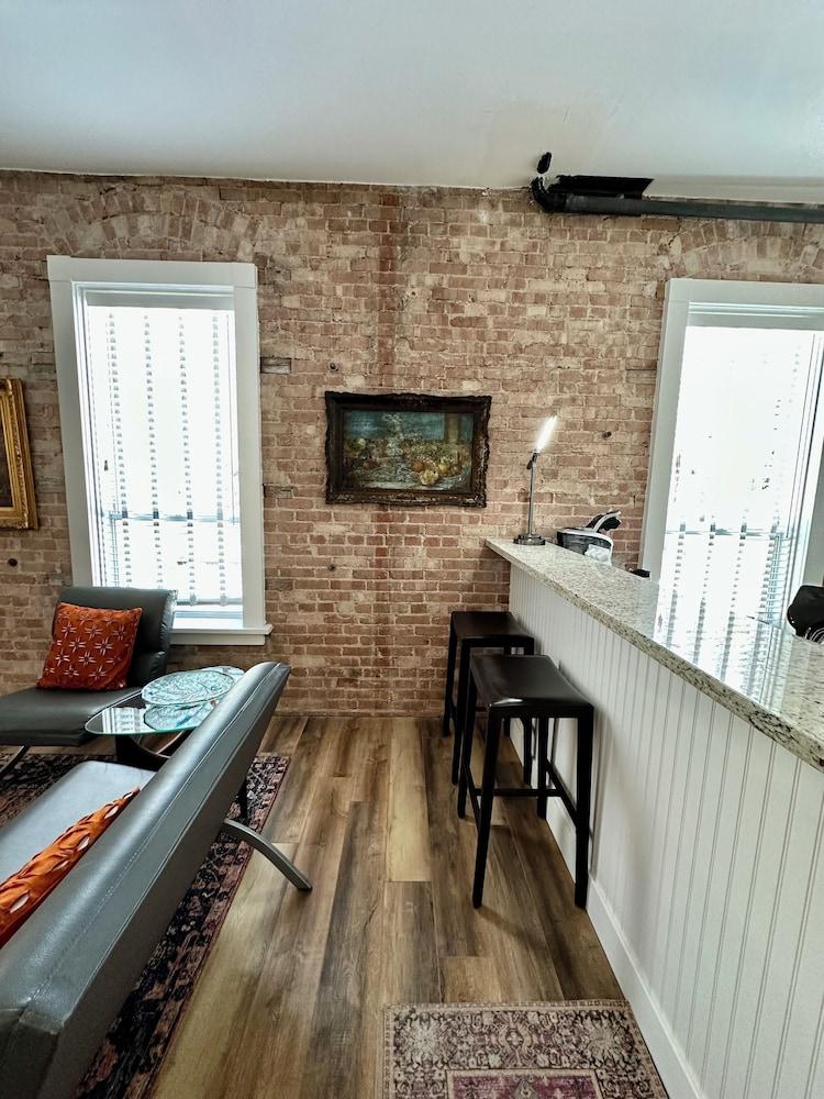 Bisbee Brownstone Suites