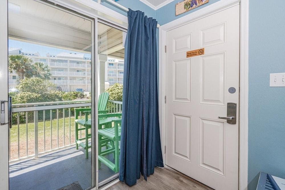 Beachside Villa 2 Bedroom Condo by Redawning