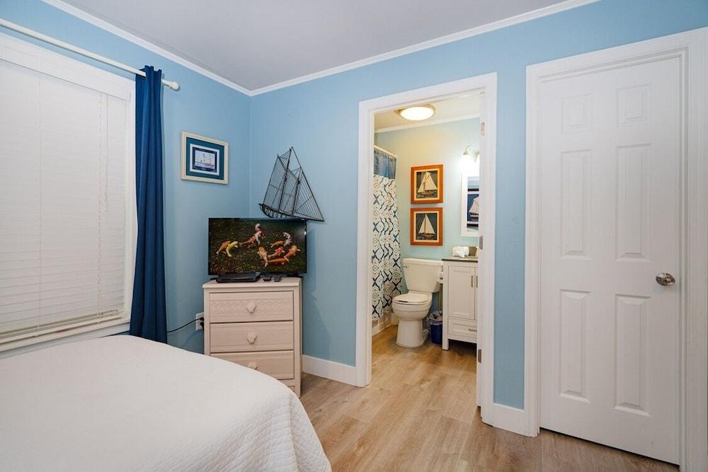 Beachside Villa 2 Bedroom Condo by Redawning