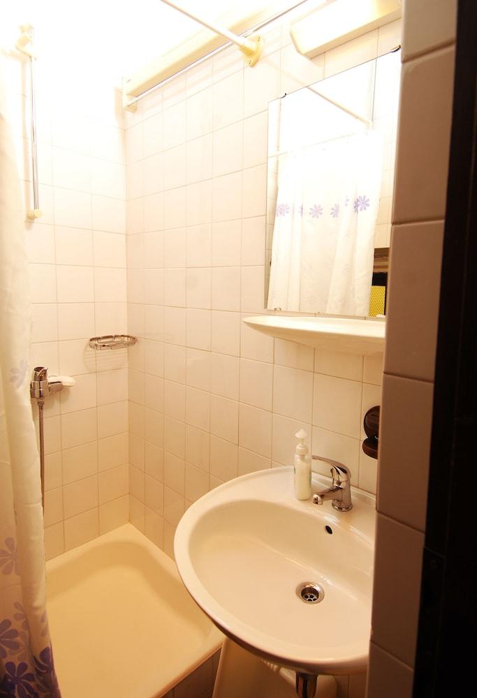 A4 Apartment for Four