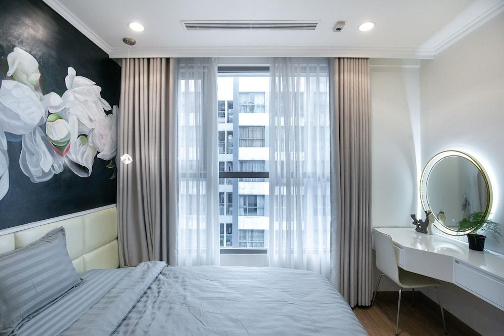 Canh Apartment in Vinhome Skylake