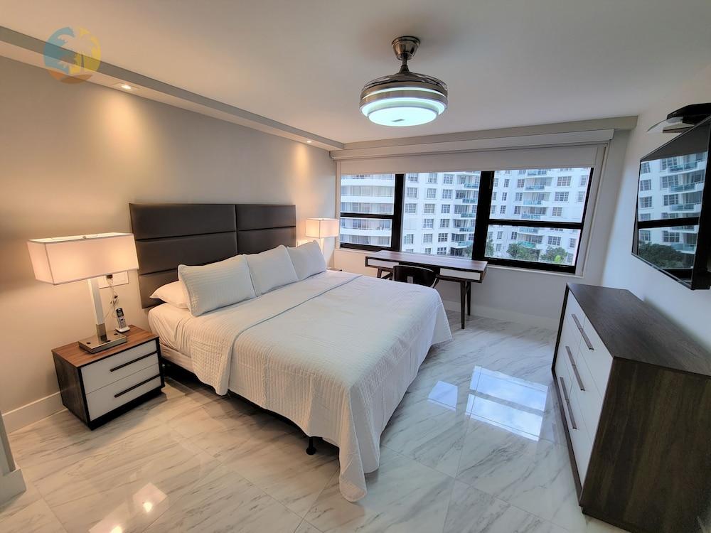 Alexander 611 3 Bedroom Apts by RedAwning