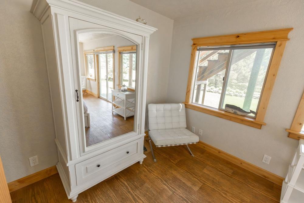 Byrdies Beach House at Crook Point