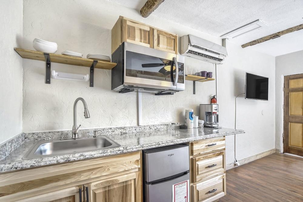 1BD Mnt View Suitehikingdogs Welcome!