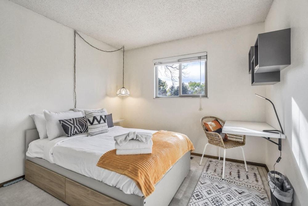 4BR Central Location & Near Parks!