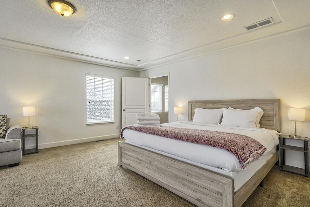 4brhot Tubpool Table, Ping Pong, Foosball!