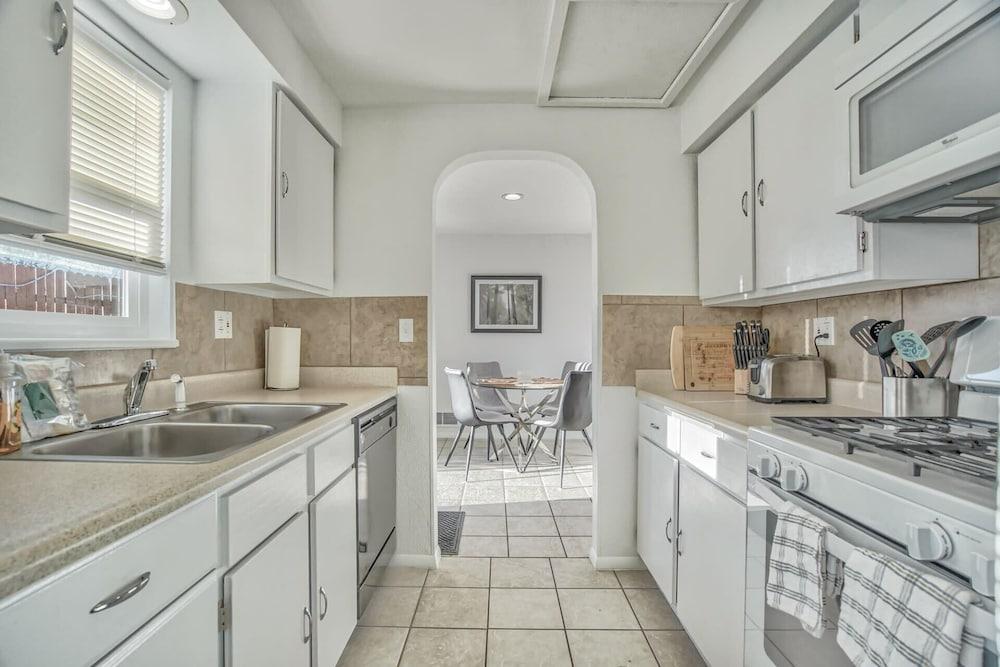 2bdcentrally Locatedclose to Shops & Restaurants!