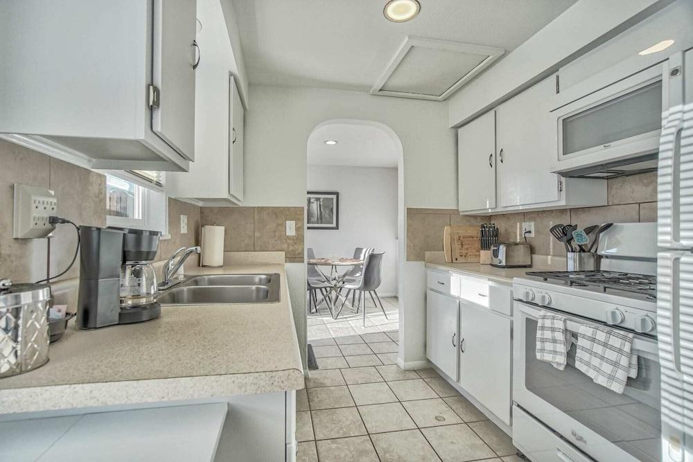 2bdcentrally Locatedclose to Shops & Restaurants!