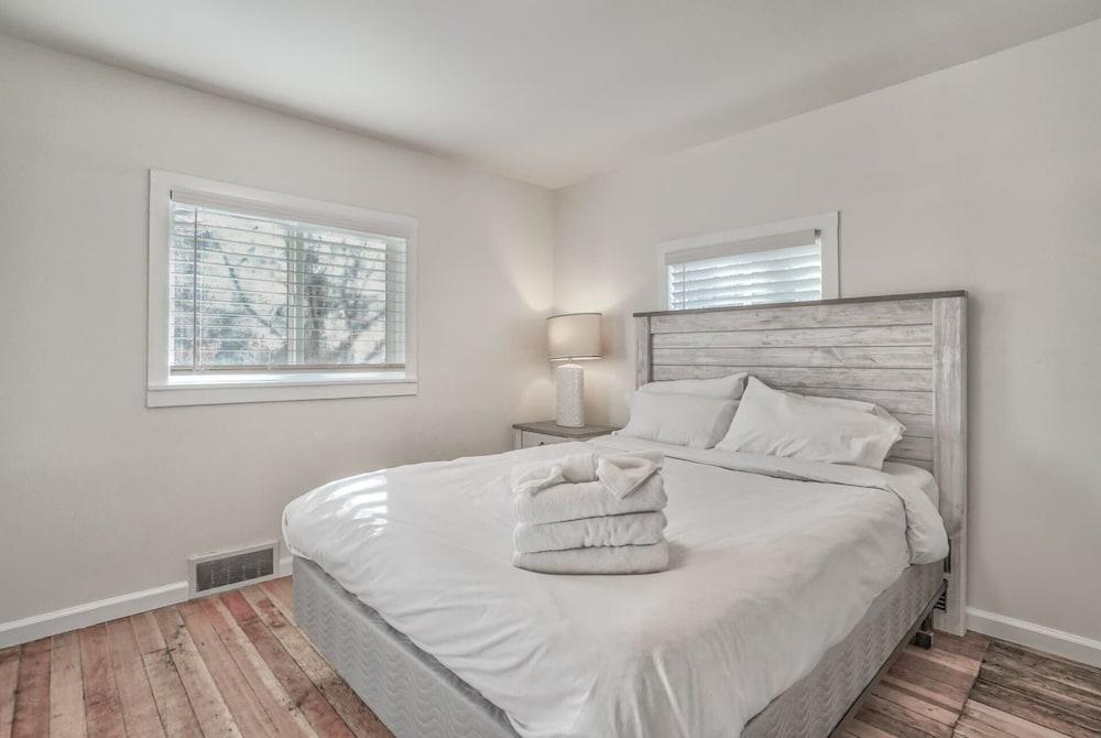 3brdowntownwalk to Everywhere & Bars W/fire pit