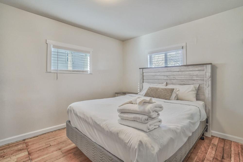 3brdowntownwalk to Everywhere & Bars W/fire pit