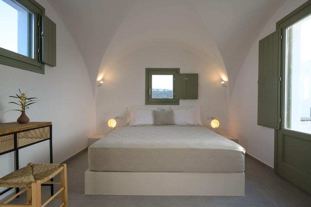 Oia Kissiri - private pool Villas