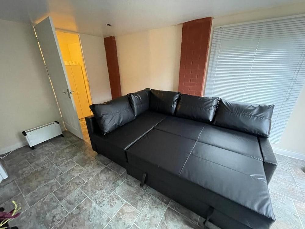 A Furnished Ensuite Apartment for Rent in Patchway