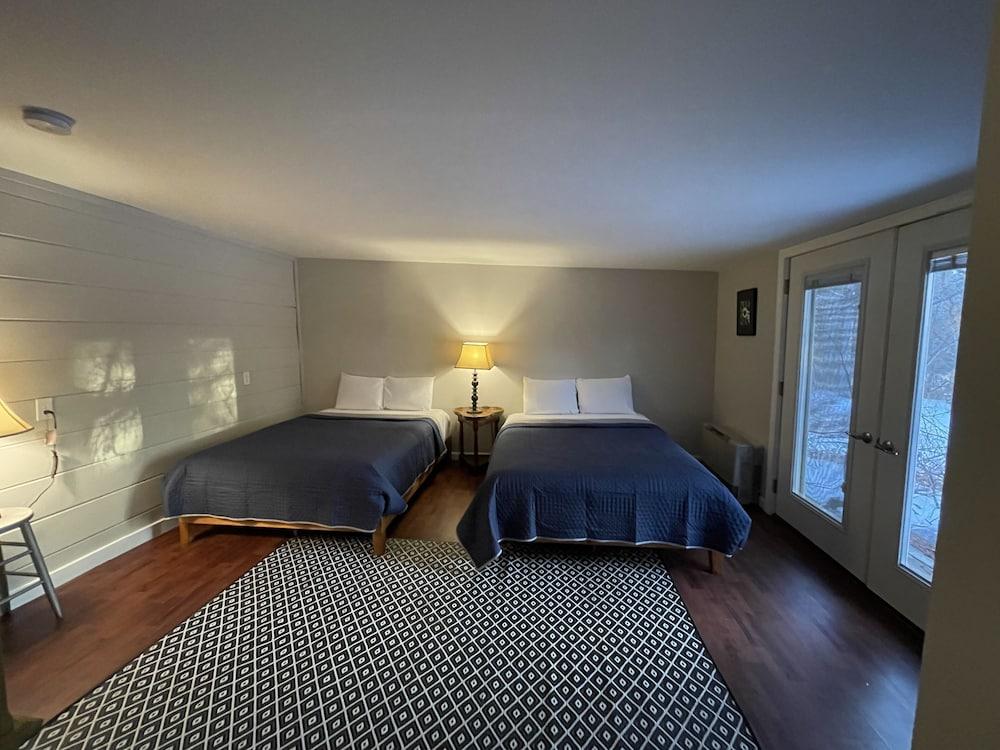 Brookside Hideaway, Brook Road Inn