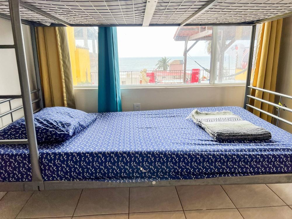 ITH Lazy Lobster Surf Hostel