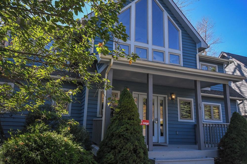 At Lake's Edge by Taylor Made Deep Creek