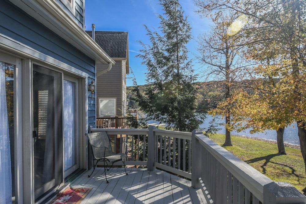 At Lake's Edge by Taylor Made Deep Creek