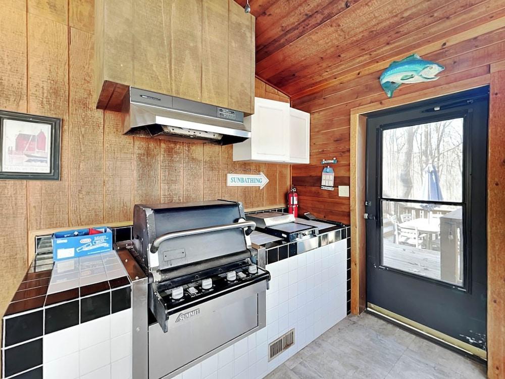 Bear Cave Blues by Taylor Made Deep Creek