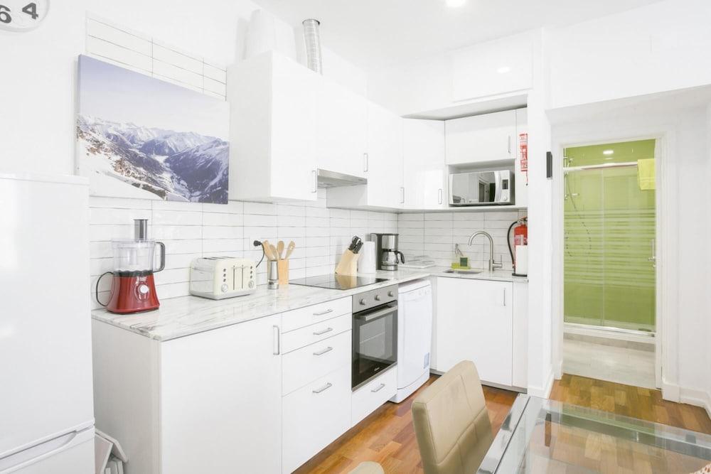 LV Premier Chiado CH8 Comfortable AC Elevator