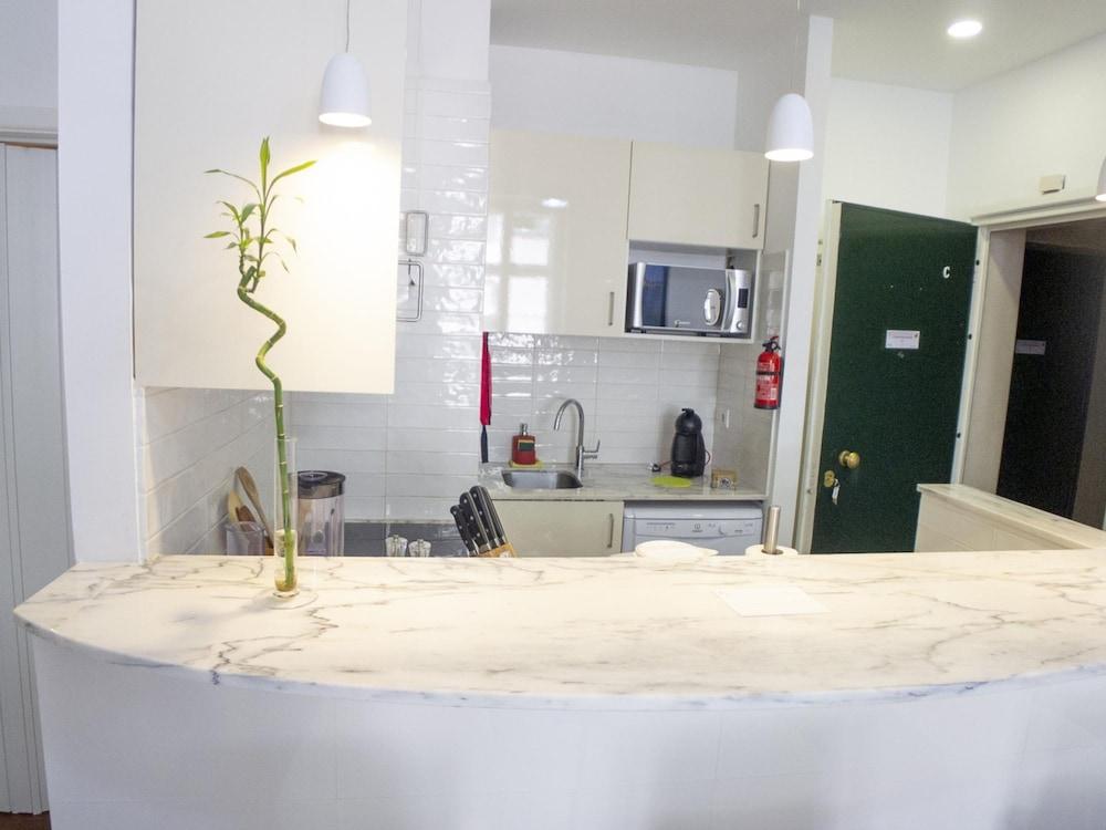 LV Premier Chiado CH7 AC Central Elevator