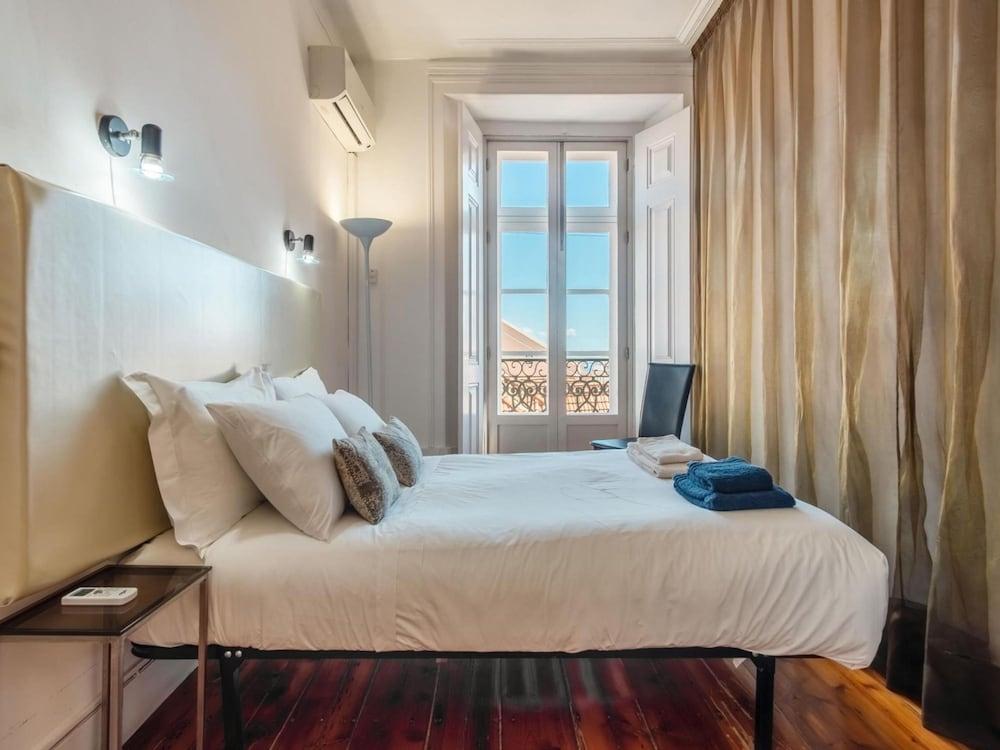 LV Premier Baixa CN1 AC Elevator Central Views